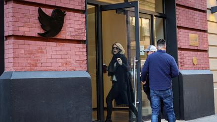 Im New Yorker Büro von Twitter erscheinen Mitarbeitende. 