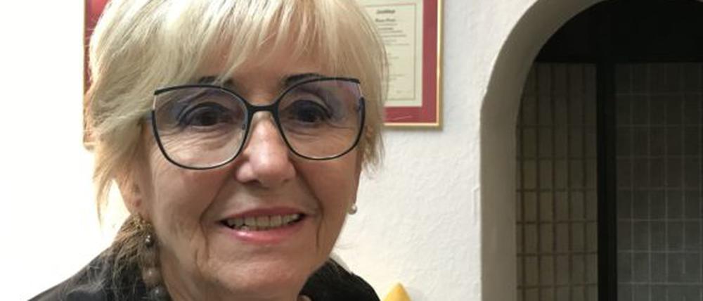 Marga Herget in ihrem Salon. 