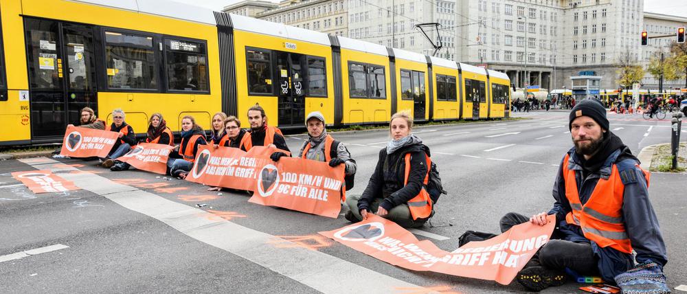 Klimaprotest am Frankfurter Tor, Berlin-Friedrichshain, 11. November 2022.