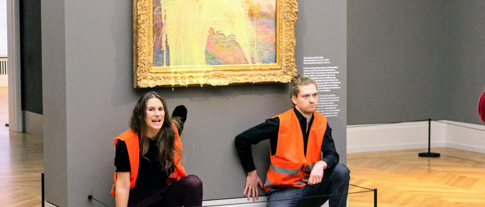 Das Foto entstand nach der Kartoffelbrei-Attacke auf das Monet-Gemälde im Potsdamer Museum Barberini.
