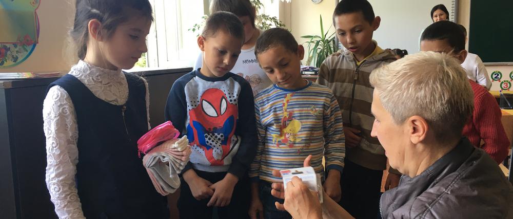 Kinder in Tscherniwzi bekommen Hilfsgüter