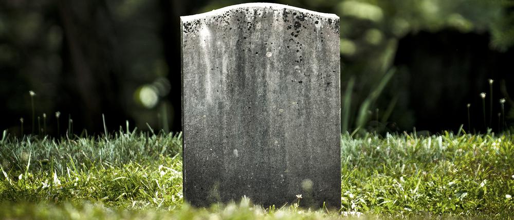 Grabstein auf einem Friedhof.