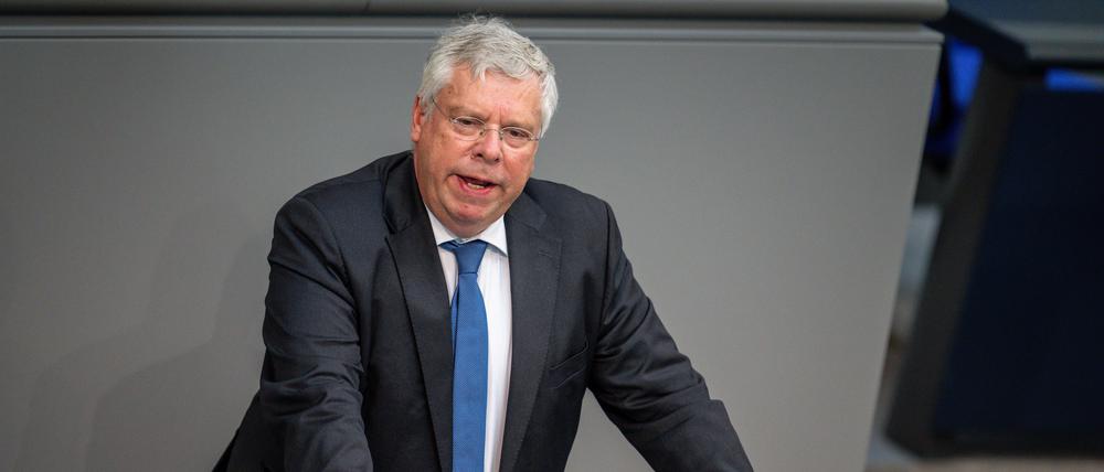 ARCHIV - 07.09.2022, Berlin: Jürgen Hardt (CDU) spricht in der Generaldebatte zum Haushalt im Bundestag. (zu dpa: «CDU-Außenpolitiker für Zurückhaltung gegenüber Katar vor Fußball-WM») Foto: Michael Kappeler/dpa +++ dpa-Bildfunk +++