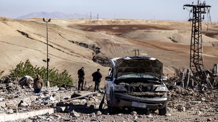 Syrien, Taql Baql, nach einem türkischen Luftangriff. Foto: Baderkhan Ahmad/AP/dpa