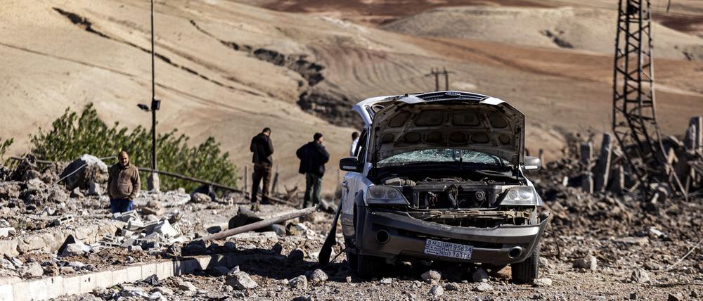 Syrien, Taql Baql, nach einem türkischen Luftangriff. Foto: Baderkhan Ahmad/AP/dpa