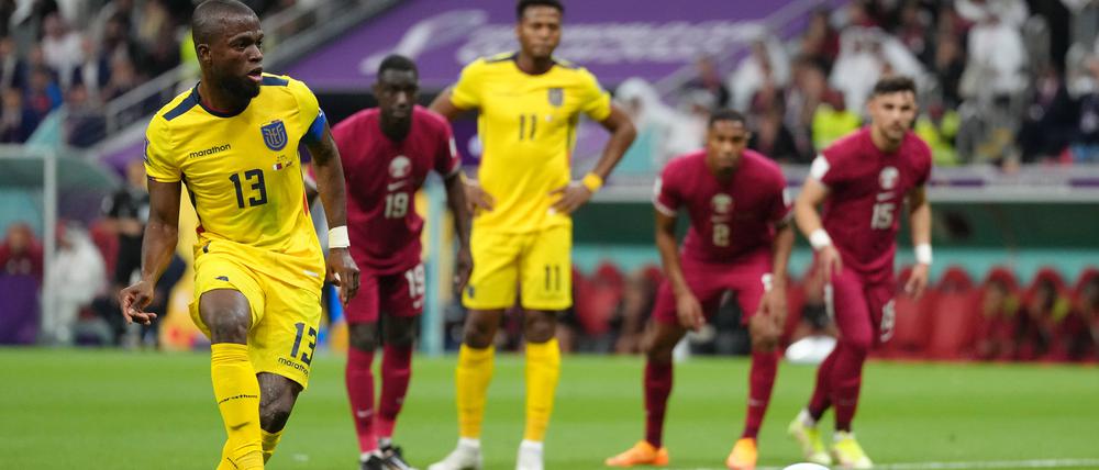 Enner Valencia erzielt per Strafstoß das 2:0 für Ecuador.
