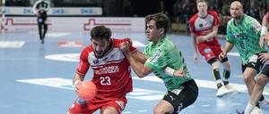 Tim Freihöfer (r.) zeigte auch in der Verteidigung gegen Lemgos Tim Suton eine gute Leistung.