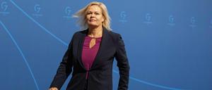 Nancy Faeser bei einer Pressekonferenz beim G7-Gipfel.