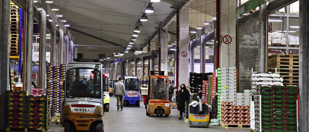 Hallen des Großmarkt-Berlin am Westhafen.