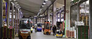 Hallen des Großmarkt-Berlin am Westhafen.