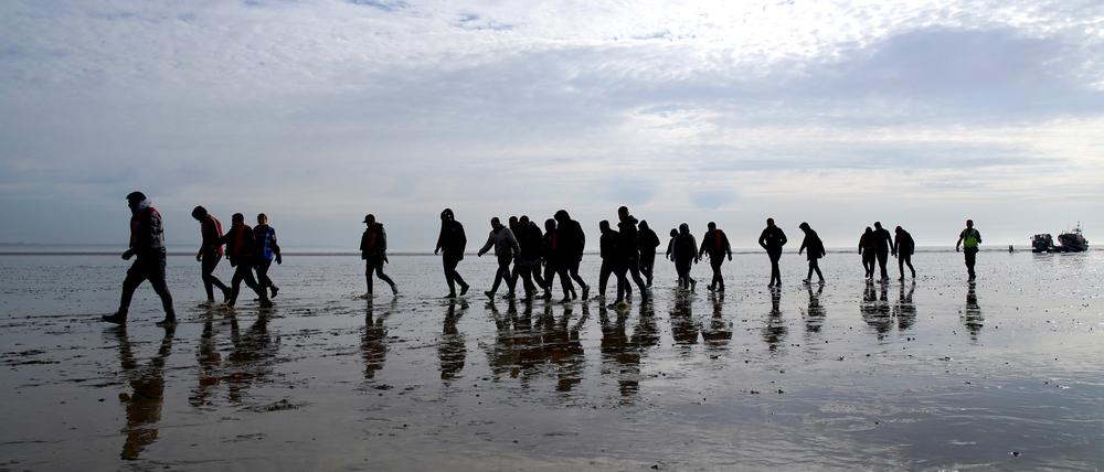 Migranten kommen über den Ärmelkanal nach Großbritannien