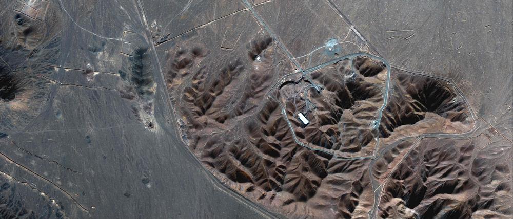 Das Satellitenbild von Maxar Technologies zeigt die Atomanlage Fordo im Iran.