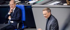 Hohe Kreditaufnahme: Was Kanzler Olaf Scholz und Finanzminister Christian Lindner zur Krisenbewältigung unternehmen, wird die Bundeshaushalte auf Jahrzehnte hinaus belasten.