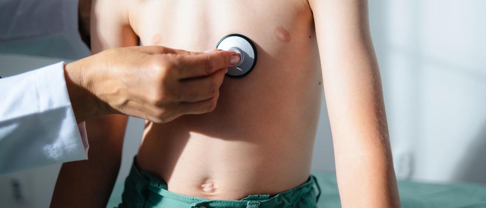 Können Kinder, die eine Corona-Infektion durchgestanden haben oder über Long-Covid-Symptome berichten, eine Lungenfunktionsstörung entwickeln? 