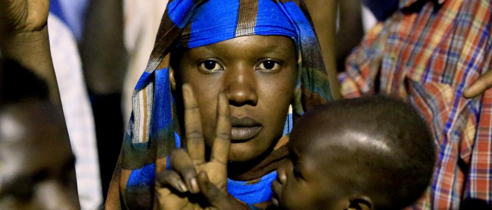 Viele Sudanesinnen und Sudanesen hoffen auf demokratische Reformen.