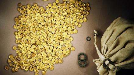 Tief im Boden eingelassen wird im Kelten- und Römermuseum in Manching bei Ingolstadt der keltische Goldschatz ausgestellt. Nun wurde der Goldschatz von Einbrechern gestohlen. 