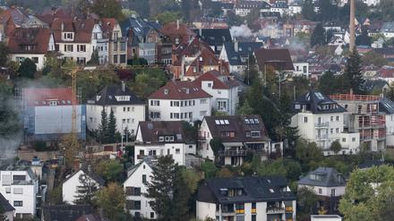 Häuser sind im Stuttgarter Talkessel zu sehen.