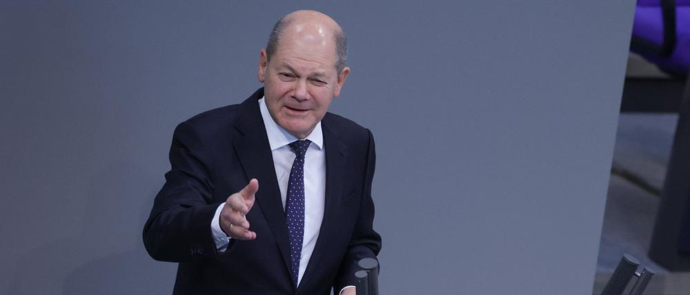Bundeskanzler Olaf Scholz, SPD, im Plenum des Deutschen Bundestages.