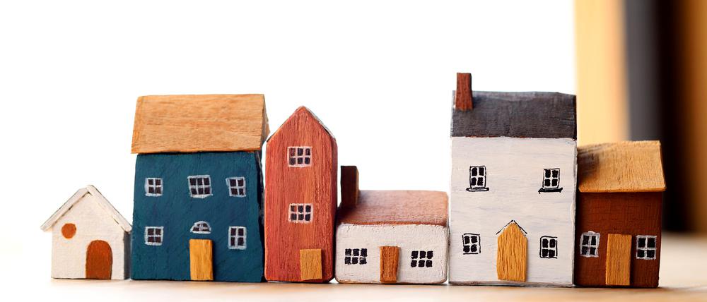 Mit dem neuen Gesetz müssen einige Verbraucher*innen deutlich höhere Steuern auf ihr Immobilienerbe zahlen.