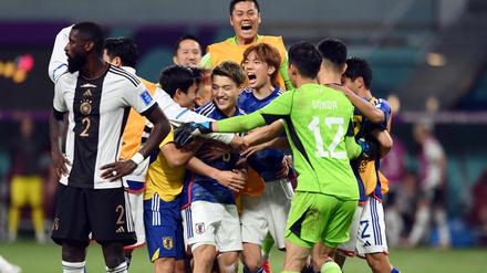 Die Japaner jubeln vor dem bedienten Antonio Rüdiger.