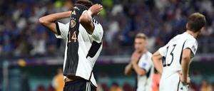 Nicht zum Hinschauen. Die Nationalspieler hätten sich nach der Niederlage gegen Japan am liebsten verkrochen.