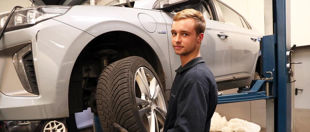 Nico Woitkowiak ist gelernter KfZ-Mechatroniker. Auch in seiner Branche wird derzeit händeringend nach jungen Menschen gesucht, die eine Ausbildung anfangen wollen.