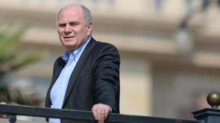 Uli Hoeneß bei einem Besuch des Trainingslagers des FC Bayern in Doha im Jahr 2017.