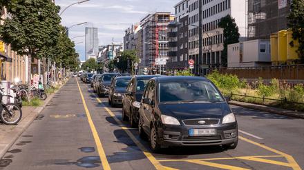 Der bisherige Pop-Up-Radstreifen in der Berliner Kantstraße.