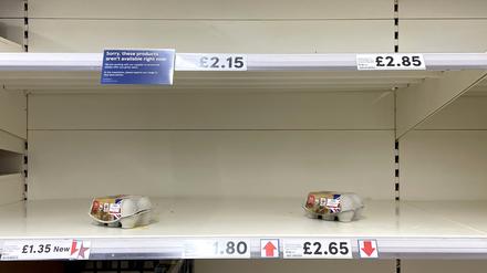 Leere Eierregale in einer Tesco-Filiale (Symbolbild).