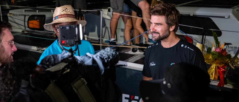 Boris Herrmann bei seiner nächtlichen Ankunft in Guadeloupe. Er wurde 24.