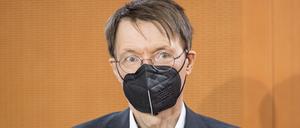 Gesundheitsminister Karl Lauterbach SPD bei einer Sitzung des Bundeskabinetts im Kanzleramt in Berlin.