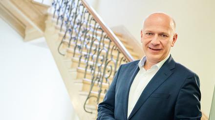 Der CDU-Politiker Kai Wegner, 50, ist seit November 2021 Mitglied des Abgeordnetenhauses, dort Fraktionsvorsitzender und zugleich Oppositionsführer. Zuvor war er ab 2005 Mitglied des Deutschen Bundestages. Er ist zudem seit Mai 2019 Landesvorsitzender der CDU Berlin.
