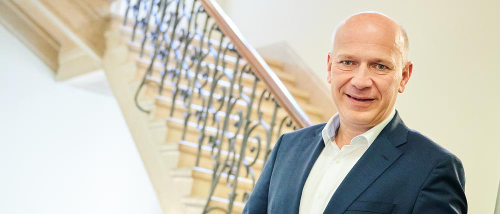 Der CDU-Politiker Kai Wegner, 50, ist seit November 2021 Mitglied des Abgeordnetenhauses, dort Fraktionsvorsitzender und zugleich Oppositionsführer. Zuvor war er ab 2005 Mitglied des Deutschen Bundestages. Er ist zudem seit Mai 2019 Landesvorsitzender der CDU Berlin.
