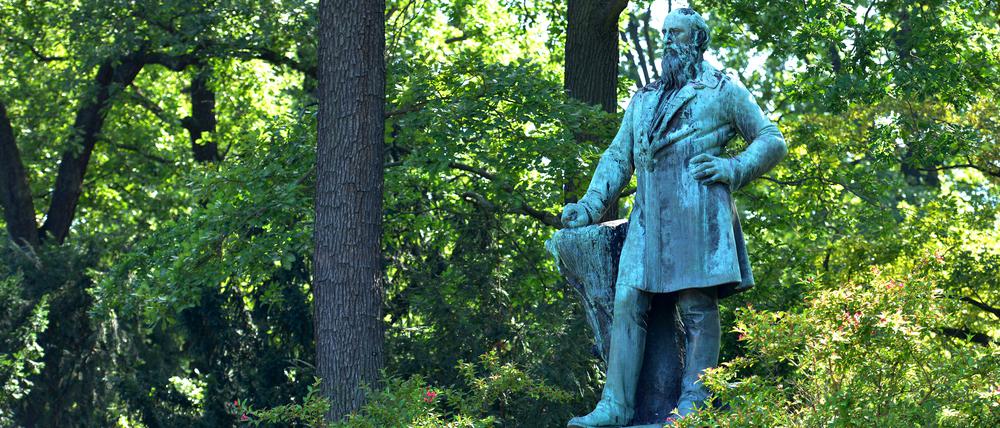 Das Denkmal für „Turnvater“ Friedrich Ludwig Jahn in der Hasenheide in Berlin-Neukölln.  