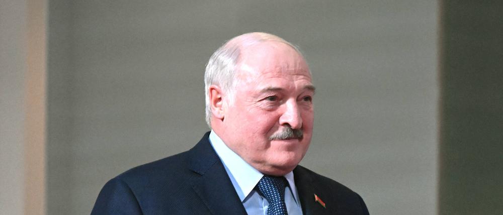 Alexander Lukaschenko schließt einen direkten Einsatz seiner Armee im russischen Angriffskrieg gegen die Ukraine aus (Archivbild).