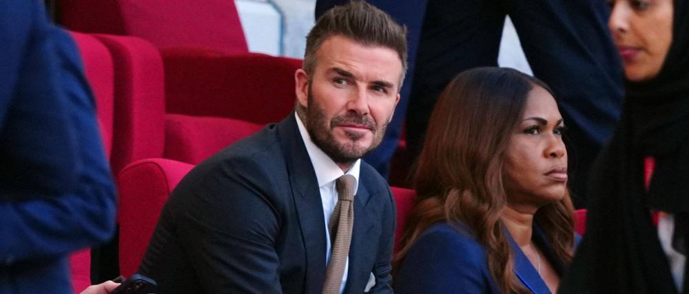 Gutes Geschäft. David Beckham beim Geld verdienen.
