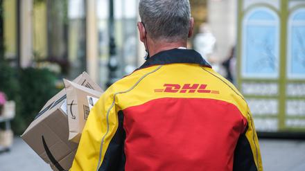 Ein Paketbote in Düsseldorf