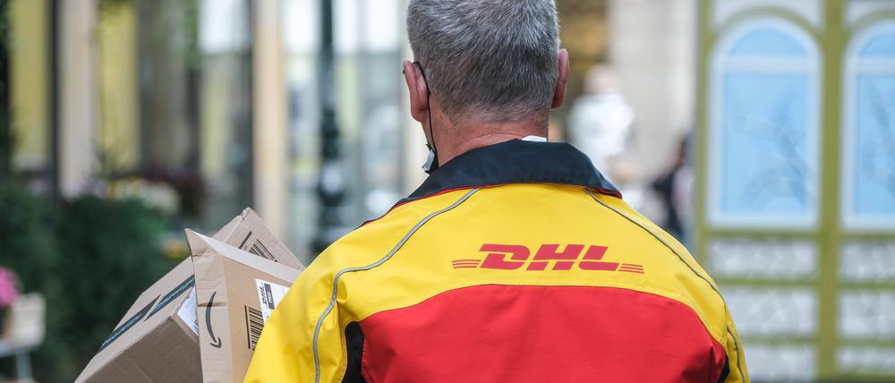 Ein Paketbote in Düsseldorf
