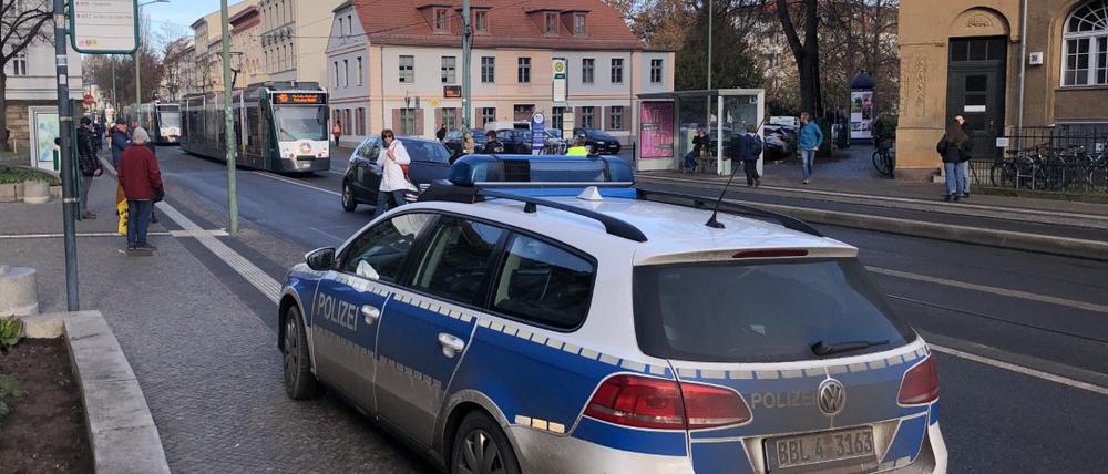 Nach einem Unfall vor dem Potsdamer Rathaus wurde der Verkehr unterbrochen.