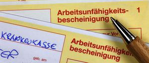 Hat ab 1. Januar 2023 ausgedient. Der gelbe Papierschein wird durch das eAU-Verfahren abgelöst. (Archivbild)
