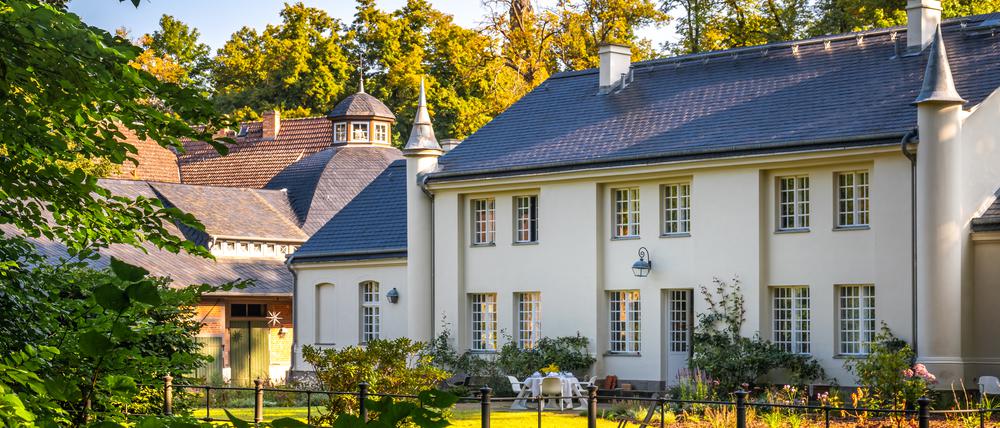 Kleines Schloss Lanke bei Lankwitz nördlich von Berlin. Man kann Ferienwohnungen mieten. Handout 2022.