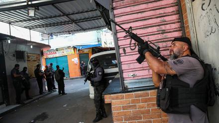 Polizisten während einer Operation in Rio de Jainero (Symbolbild)