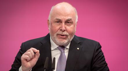 Aus Sicht von Ulrich Silberbach scheine es der CDU/CSU darum zu gehen, den Berufsnachwuchs abzuschrecken.
