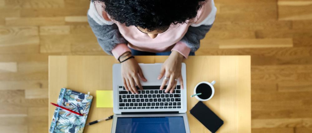 Allein vor dem Laptop? Für hybride Lehre ist durchaus Bedarf da.