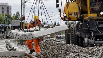 Die Bahn lässt bundesweit 130.000 Betonschwellen überprüfen (Symbolbild).