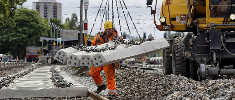 Die Bahn lässt bundesweit 130.000 Betonschwellen überprüfen (Symbolbild).