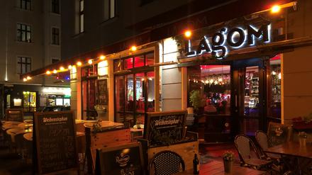 Im Restaurant Lagom läuft Fußball. Auf große Begeisterung trifft das bei den Gästen nicht.