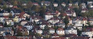 Wer geerbte Immobilien nicht selber nutzt, muss Erbensteuer zahlen. Die Freibeträge sind schon jetzt sehr hoch. 
