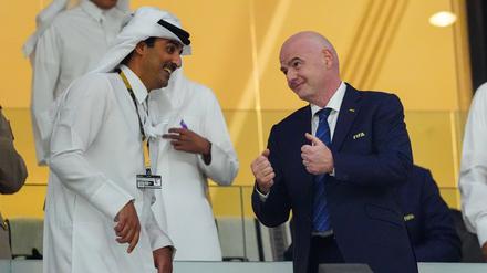 Gute Freunde. Der Emir von Katar und der Fifa-Chef.