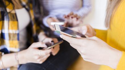 Klassenchat und Kitagruppe. Alles wird über Whatsapp organisiert – oder auch nicht?